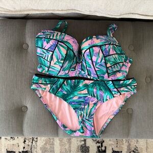Shade and Shore Bikini. Top 36 DD, bottom size lg